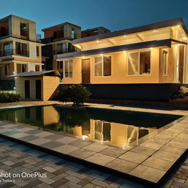 ROYAL MEADOWS IGATPURI 2BHK POOLSIDE VILLA, hotel in Ghoti Budrukh