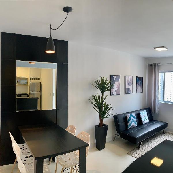 1103- Apartamento Encantador, amplo e decorado, mobiliario moderno, cozinha completa com utensílios , Excelente vista da cidade e localização privelegiada no bairro Bigorrilho