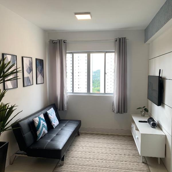 1103- Apartamento Encantador, amplo e decorado, mobiliario moderno, cozinha completa com utensílios , Excelente vista da cidade e localização privelegiada no bairro Bigorrilho - Foto 5