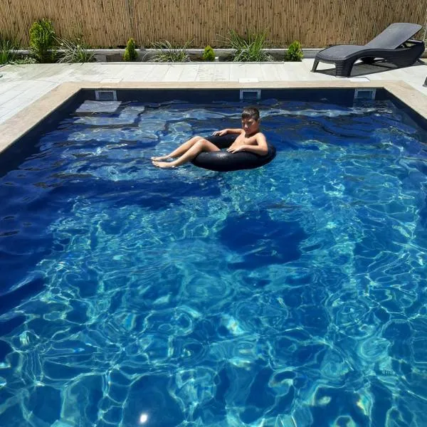 רוח ברמה, מלון בברוכים קלע אלון