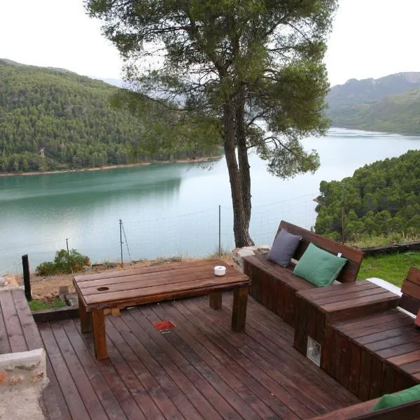Casa Rural Los Parrales, hotel v destinácii El Tranco