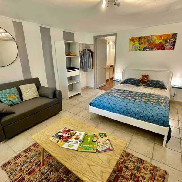 LE JAD Joli F2 proche Gare, Arènes avec terrasse privée, hotel in Nîmes