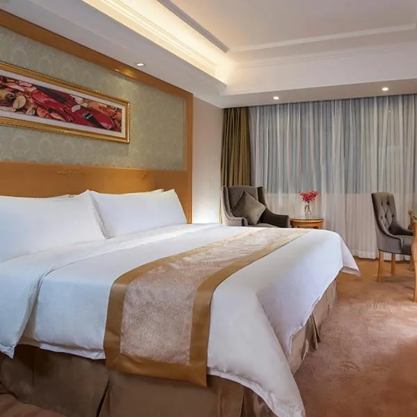 Vienna Hotel Guangzhou Panyu Dashi Qiao, хотел в Nan-ts'un