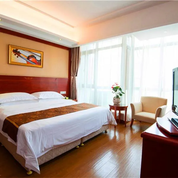Vienna Hotel Shanghai Pudong Airport Huaxia Road، فندق في Jichangzhen