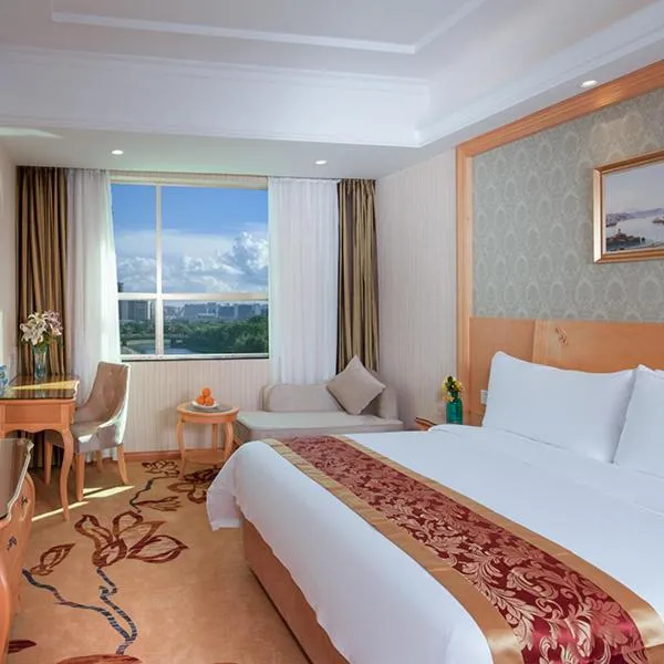 Vienna Hotel Shenzhen Guanlan Renming Road Heping, hotel v destinaci Tiantangwei
