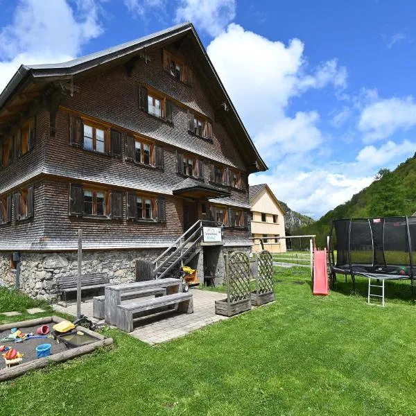Der BiscHOF, hotel v destinaci Mellau