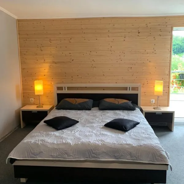 Pokoje Admarmal, hotel v destinaci Ściegny
