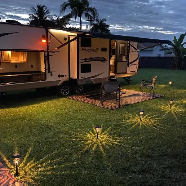 Cozy Camper - Free Parking, hotel v Miami