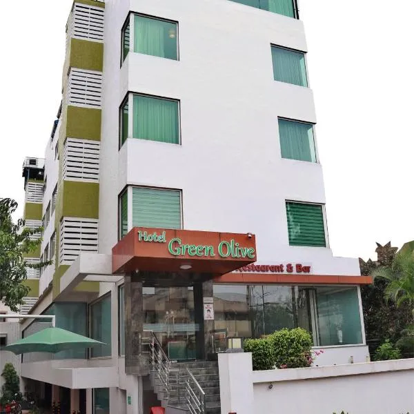 Hotel Green Olive: Chikalthān şehrinde bir otel