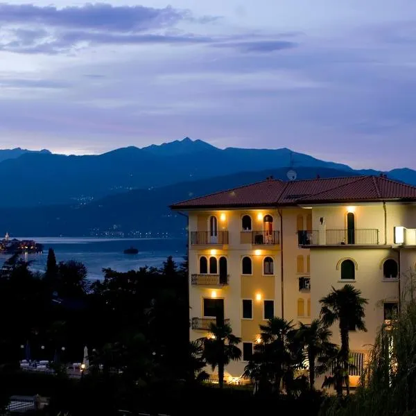 Hotel Flora – hotel w mieście Stresa