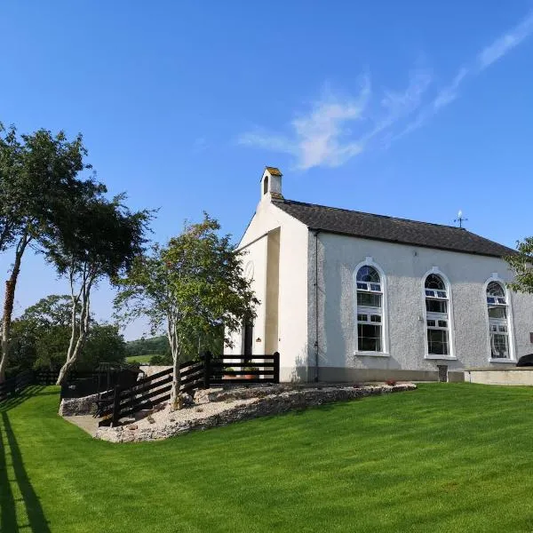 Mullarts Church -The Glendun Apartment, hotel in Knocknacarry