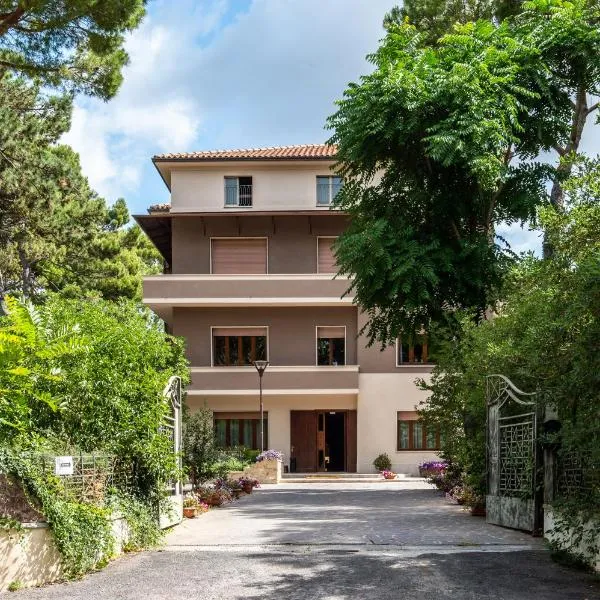 Hotel Villa dei Pini, hotel in San Terenziano