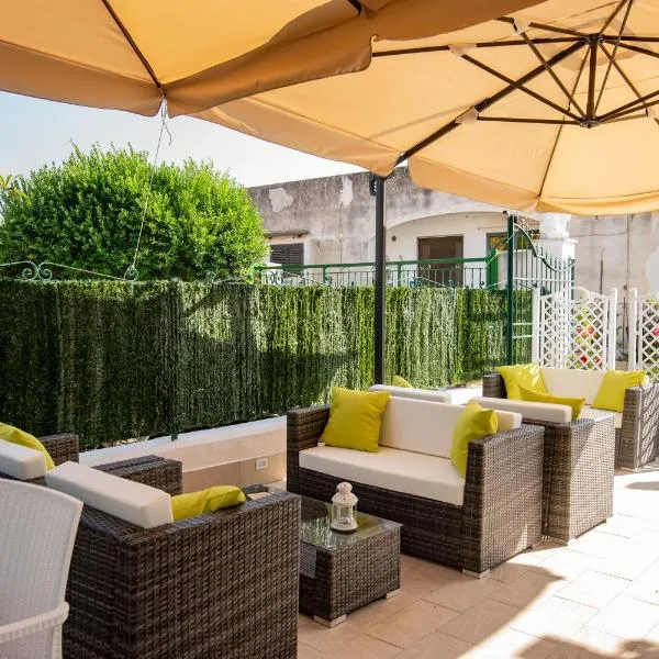 LA DOLCE VITA ROOMS, hotel v destinaci Procida
