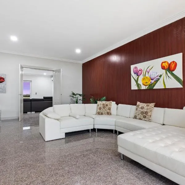 5 Bdrms Loemans Lodge - Close to Calder Park, Melb Airport, hotel v destinaci Bulla