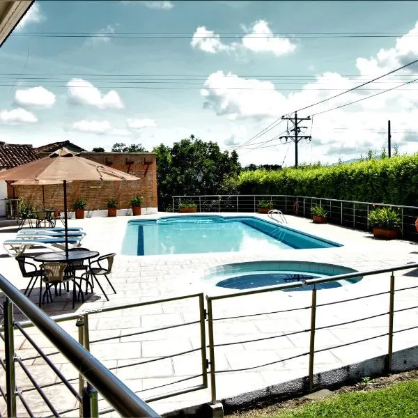 Amazilia Hotel Campestre, Naturaleza, Tranquilidad y ubicación estratégica en Cerritos – hotel w mieście Pereira