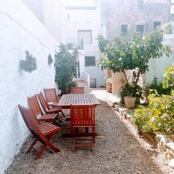 Cal PAU DE LA GRALLA, hotel in Pobla de Montornés