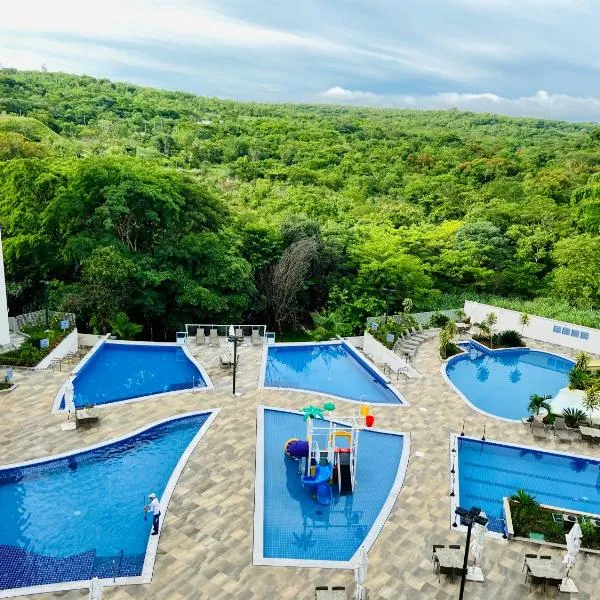 Flat 303 - Condomínio Park Veredas - Acesso ao Rio - Completo com ar no quarto e na sala, hotel in Rio Quente