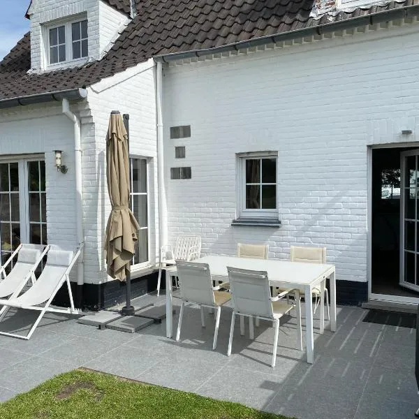 Vakantiehuis in modern begijnhof, 7 min van strand, hotel sa Zuienkerke