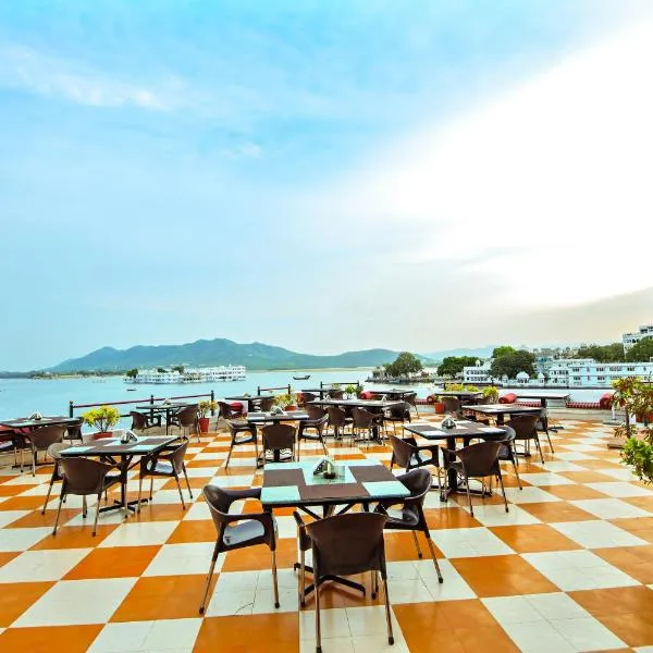 Hotel Devraj Niwas on Lake Pichola, hotell i Dakan Kotra