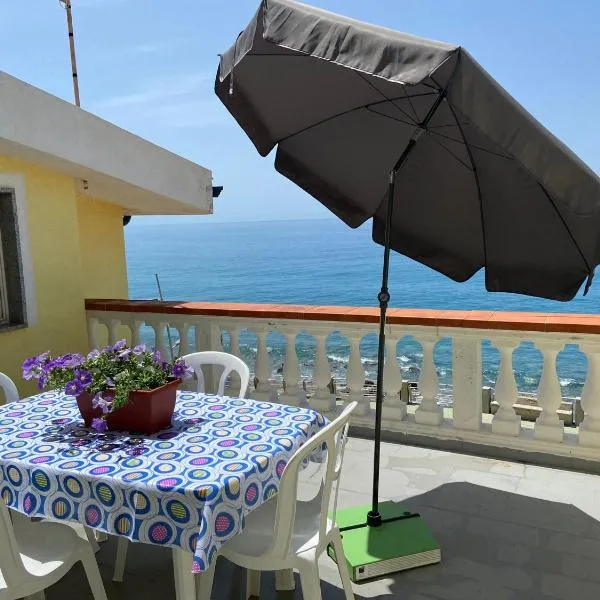 A picco sul mare, Hotel in Guardia Piemontese Terme