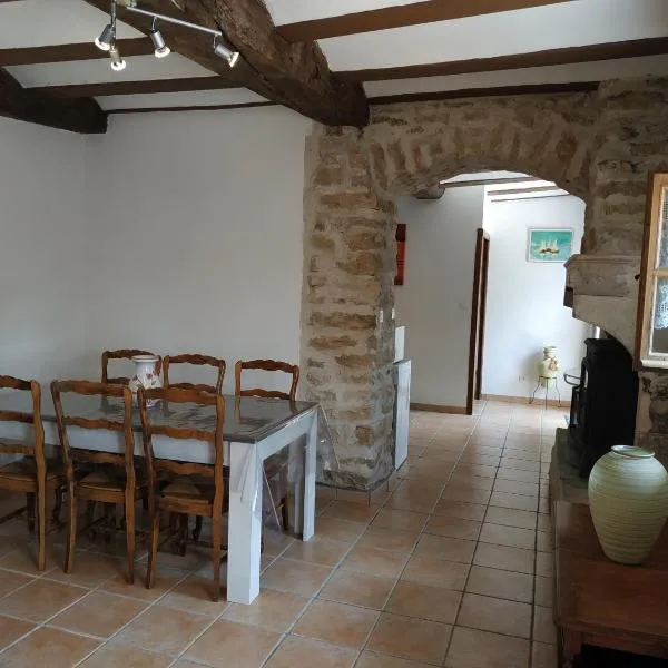 GÎTE DU COLOMBIER, hotel v destinaci Vernoux