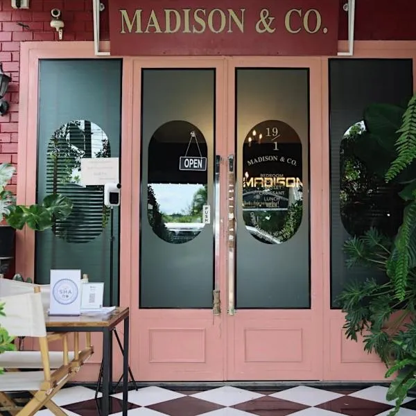 Madison Hotel โรงแรมในท่าศาลา