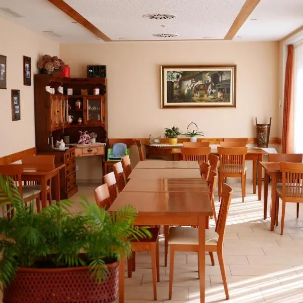 Auberge Aux Deux Sapins、Montricherのホテル