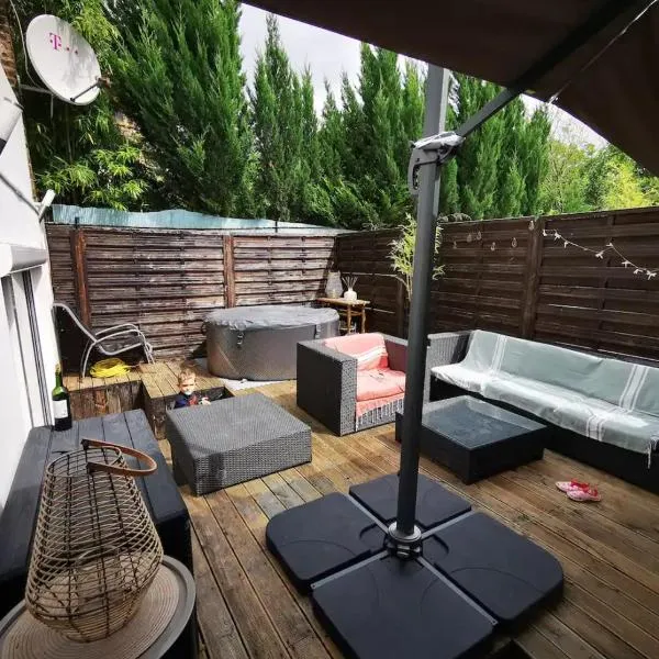 Loft Paris Beach + extérieur #Jacuzzi #Barbecue، فندق في فونتناي سو بوا