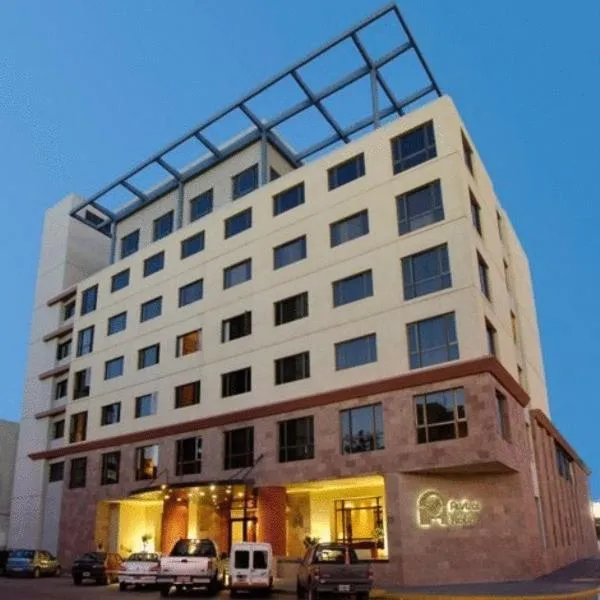 Austral Plaza Hotel, ξενοδοχείο σε Κομοντόρο Ριβαντάβια