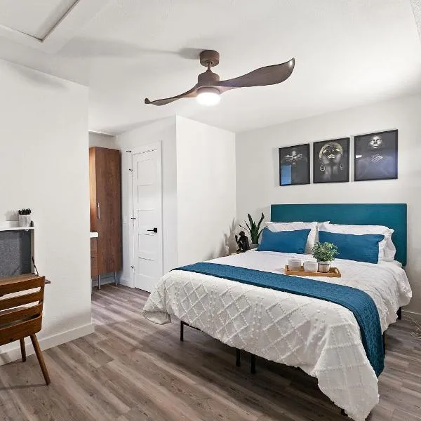Contemporary Couples Getaway Near Austin Favorites - Loft 21, hotel v destinaci Austin