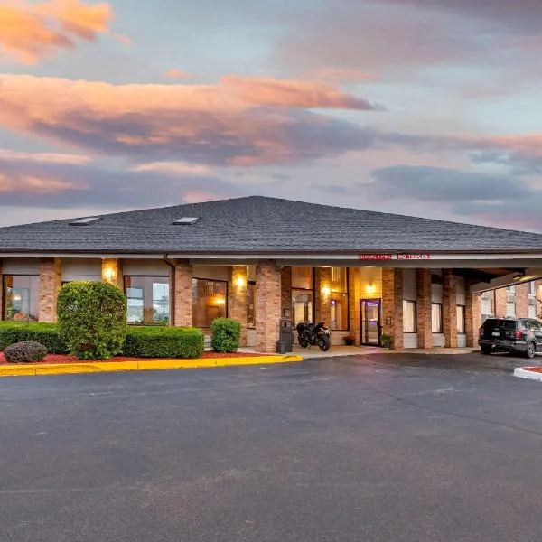 Rodeway Inn, hotel di Coopersville