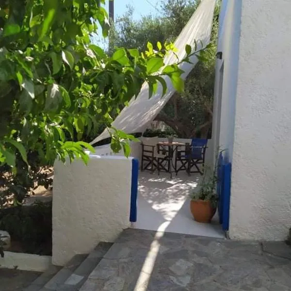 Stamoulis Apartments, hotelli kohteessa Kámpos