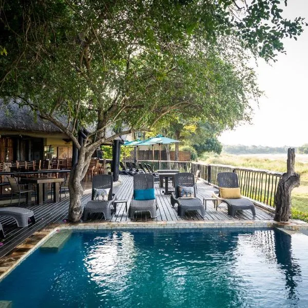 Umkumbe Safari Lodge Riverside, hotel in Sabi Sand Game Reserve