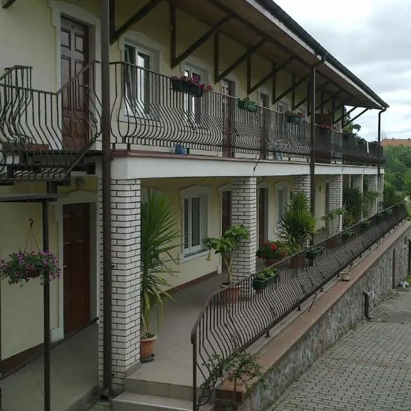 Gościniec Mazurski, hotel u gradu 'Warpuny'