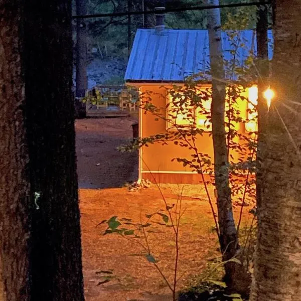 Riverfront Rustic Cottage, hotel in Durham Bridge