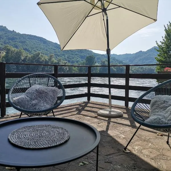 Kutak na Drini, hotel in Ljubovija