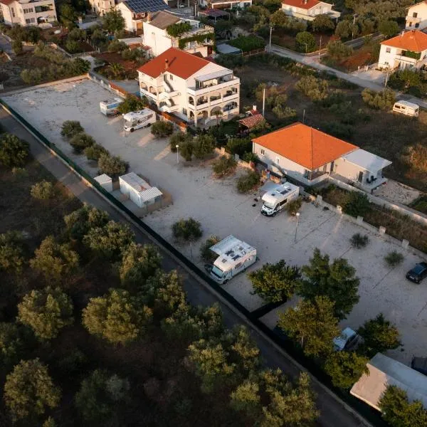 Camping Sukošan Beach, hotel v destinaci Sukošan