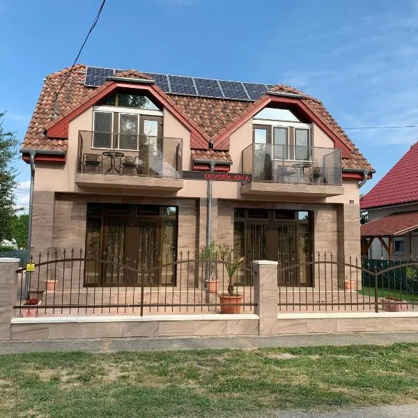 Mediterán Fedett Medencés Apartmanház, hotel a Szántód
