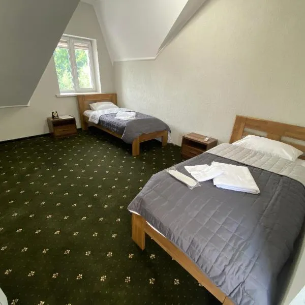 Аквамарин, hotel v destinaci Biskovichi