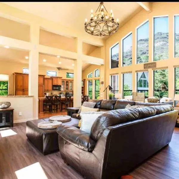 Luxury Home Oak Creek Canyon Sedona by Slide Rock, hotel v destinaci Sedona