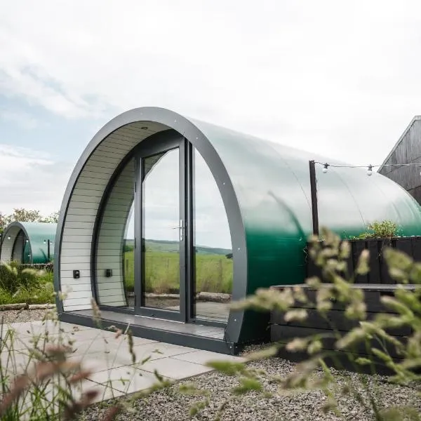 Black Knowe, Luxury Glamping Pods, Ballycastle, hotel in Armoy