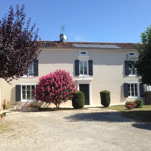 Au Chiron – hotel w mieście Néré