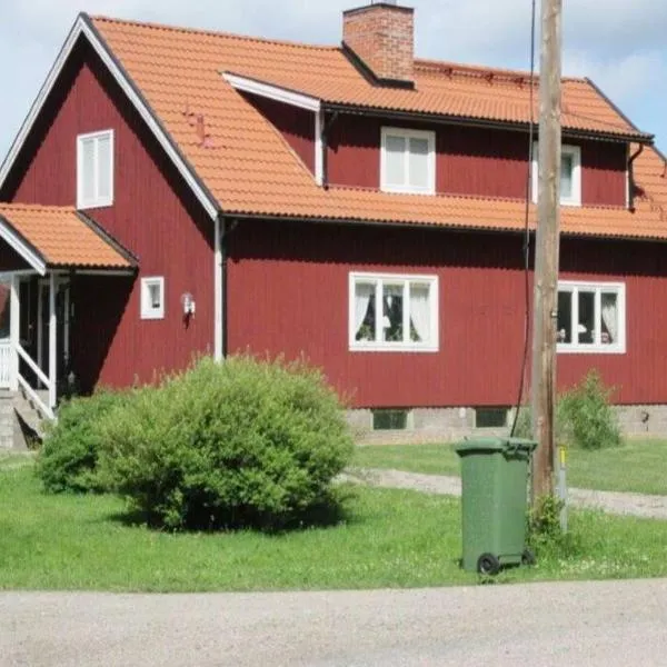 Egen lägenhet i 2-familjshus på landet. โรงแรมในSöderfors