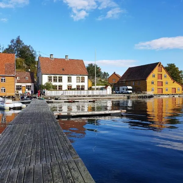 Rugsund Handelsstad, hotel in Halsøyr