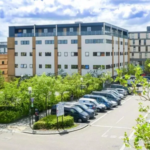 Blue Sapphire, hotel in Milton Keynes