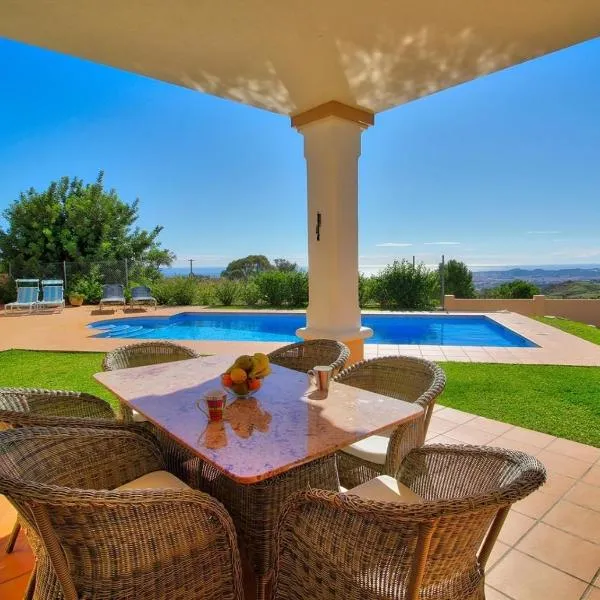 Luxurius Villa with private pool, hotel in Mijas