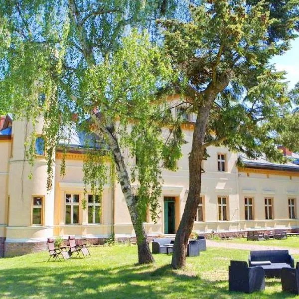 Pałac Kursko, hotel in Lubniewice