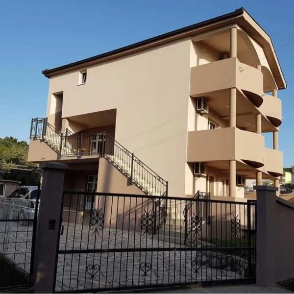 Apartmani Pilica, viešbutis mieste Ravanj