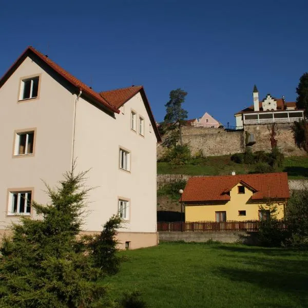 Ubytování pod Jezem, hotel en Loket