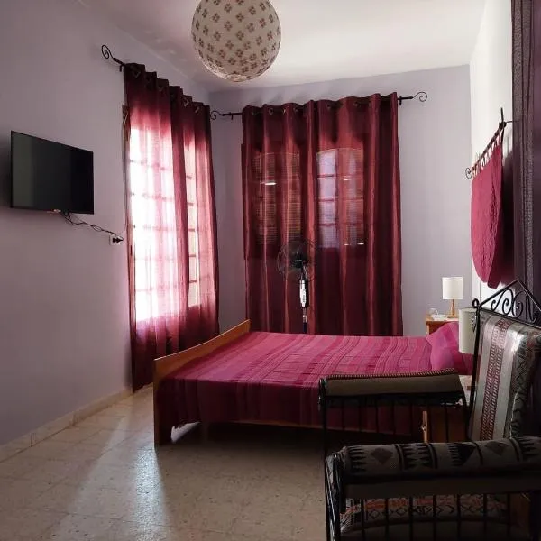 chambre Noix de Coco résidence Chahrazad, hotel v mestu Sfax